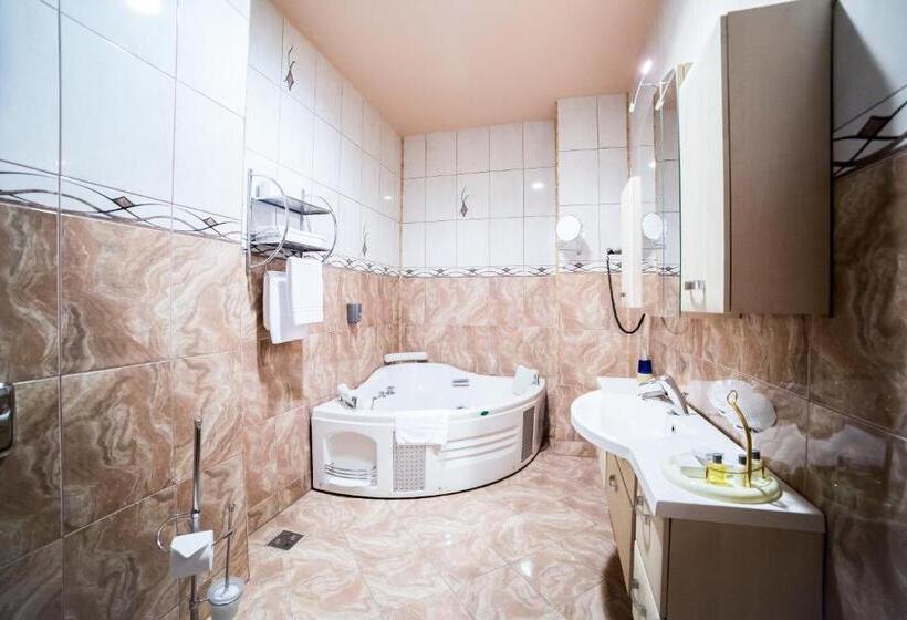 جناح, Imperial Inn