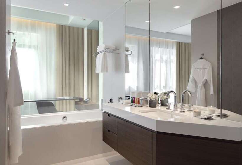 اتاق لوکس با چشمانداز استخر, The Heritage Hotel, Autograph Collection