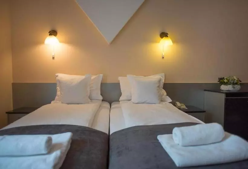 Standard-huone, Marami