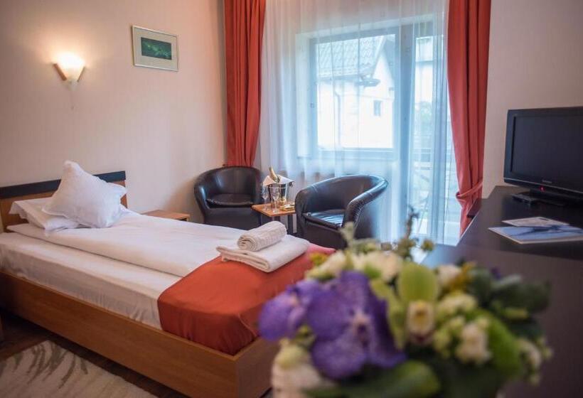 スタンダードルーム, Marami