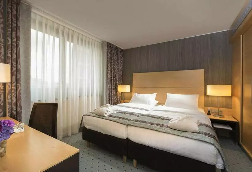 سوییت جونیور, Maritim Hotel Düsseldorf