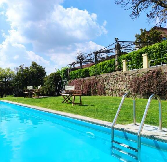 غرفة قياسية مطلّة علي حمام السباحة, Glicínia Boutique