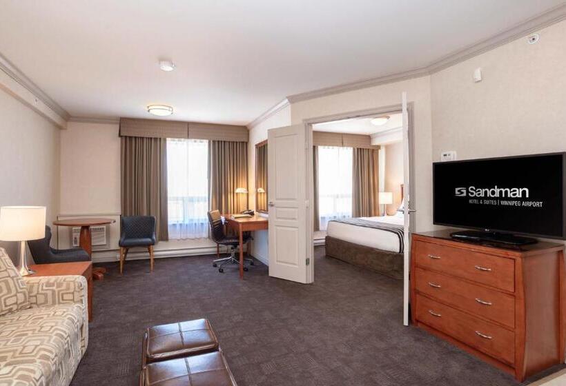 מיטת קינג בסוויטה, Sandman Hotel & Suites Winnipeg Airport