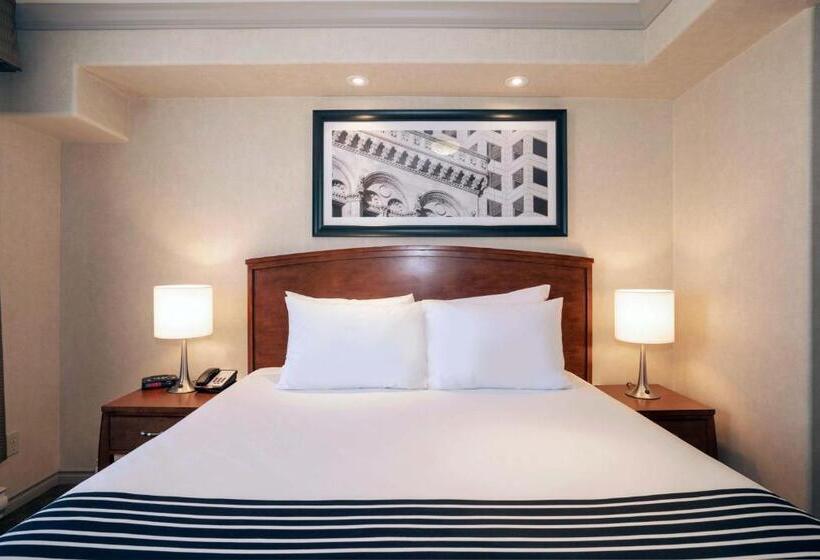 חדר סטנדרט עם מיטת קינג, Sandman Hotel & Suites Winnipeg Airport