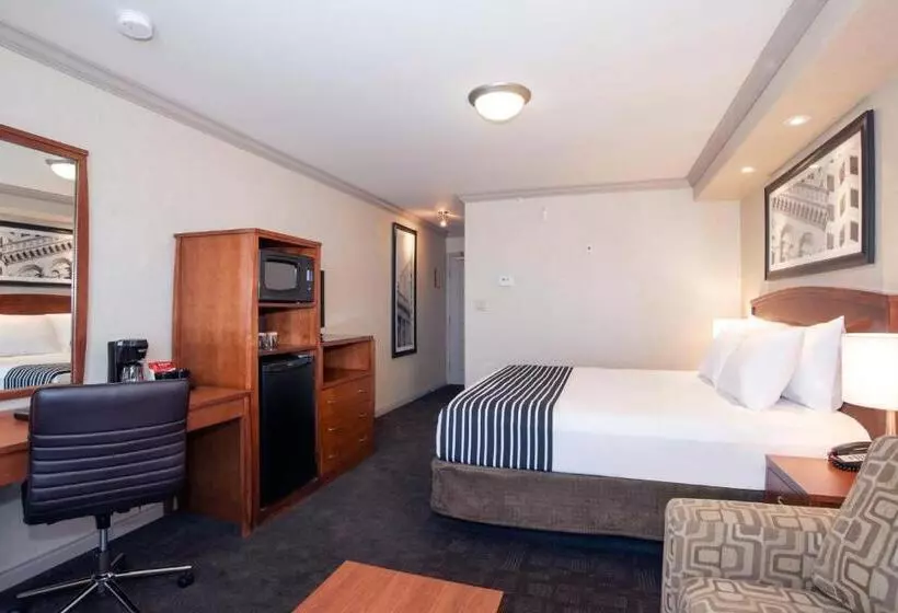 اتاق استاندارد با تخت بزرگ, Sandman Hotel & Suites Winnipeg Airport