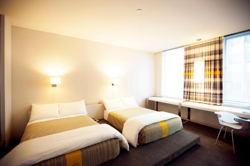 חדר סטנדרט, The Delphi