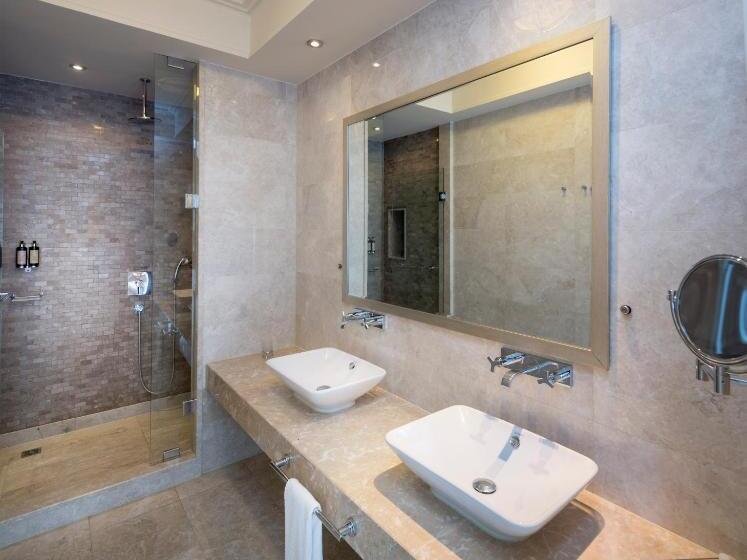 Suite Premium, Titanic Business Kartal