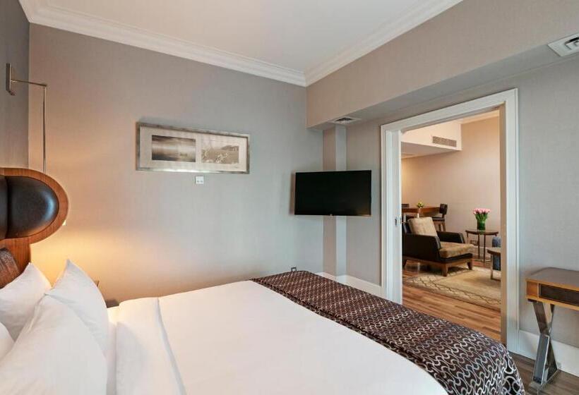 Club Suite, Titanic Business Kartal