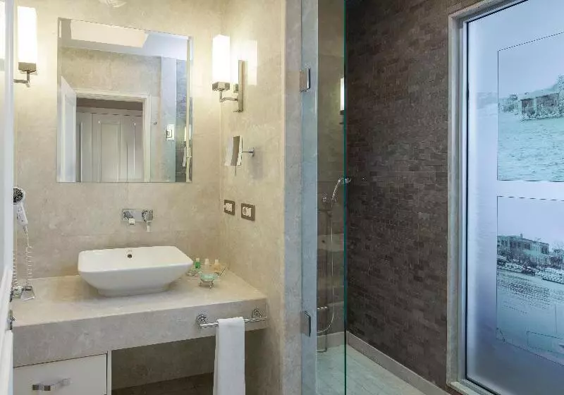 Deluxe Room, Titanic Business Kartal