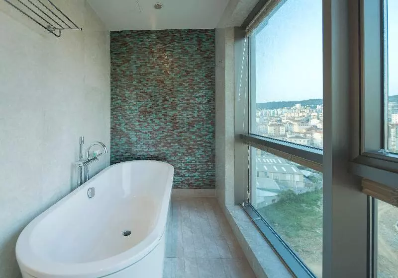 Deluxe Room, Titanic Business Kartal