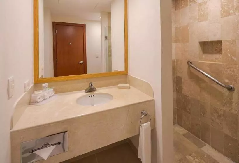 身障者適用キングサイズベッドルーム, Wyndham Garden Playa Del Carmen