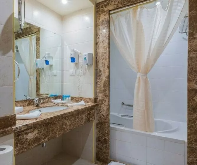 اتاق اساندارد با چشم‌انداز جانبی به دریا, Malikia Resort Abu Dabbab