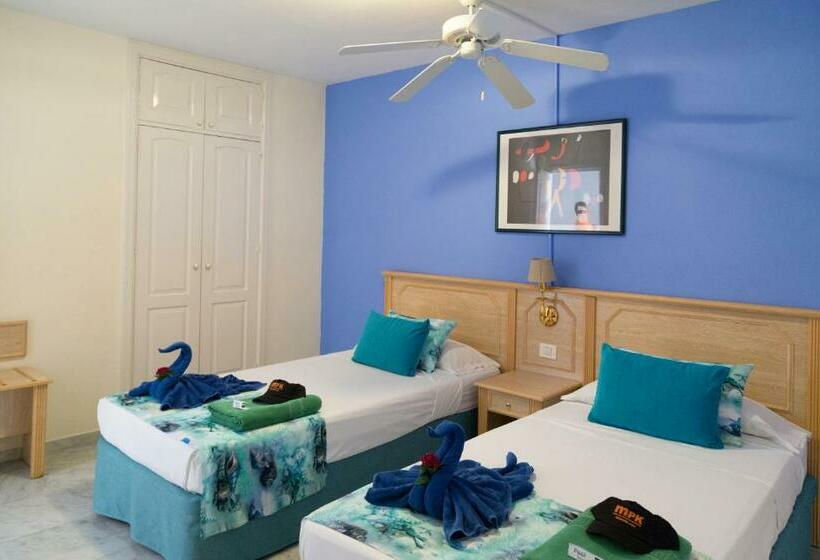 침실 1개 풀장 전망 아파트, Marola Park