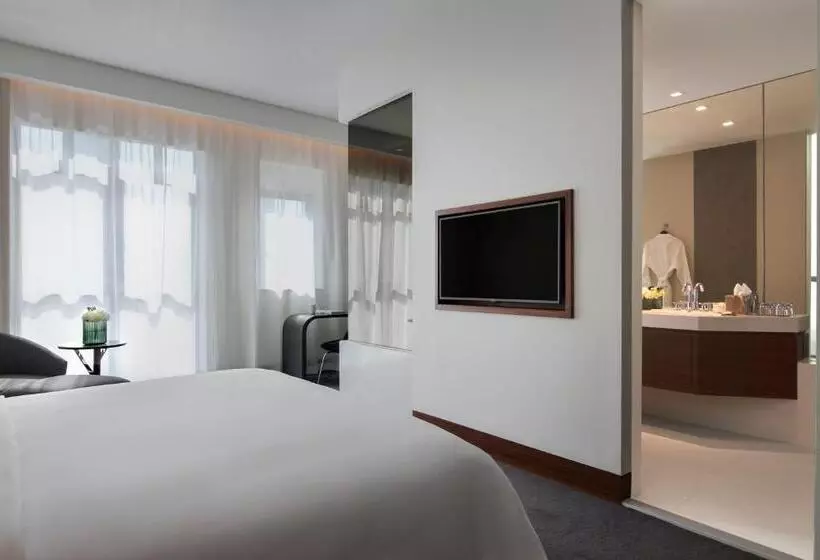اتاق دلوکس با تخت کینگ و چشم‌انداز شهر, The Heritage Hotel, Autograph Collection