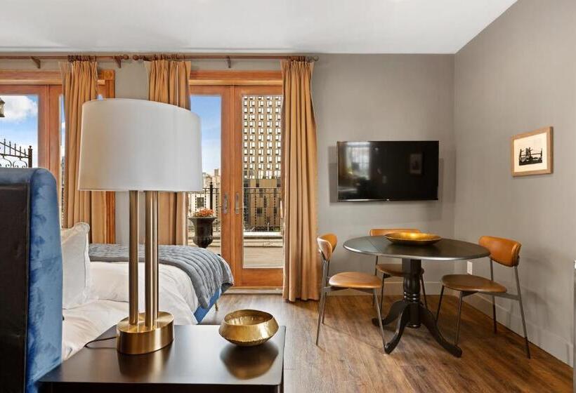 小型豪华套房, The Historic Blue Moon Hotel NYC
