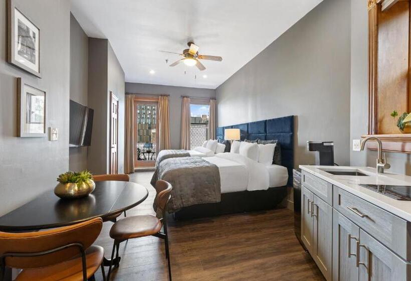 豪华房间, The Historic Blue Moon Hotel NYC