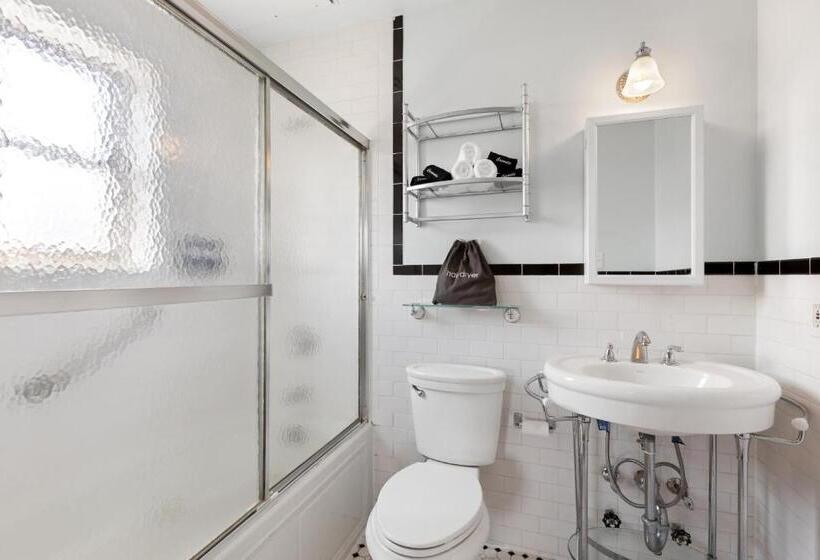 豪华房间, The Historic Blue Moon Hotel NYC