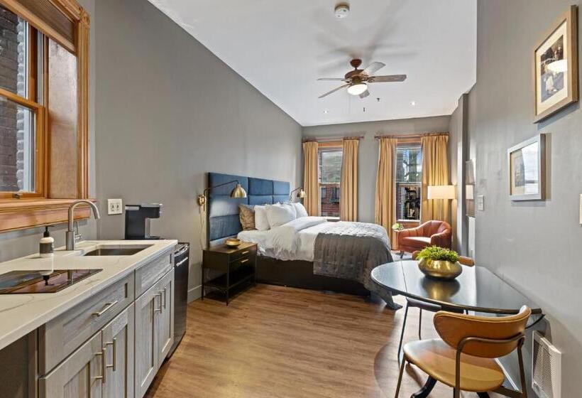 小型套房, The Historic Blue Moon Hotel NYC