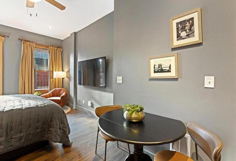 小型套房, The Historic Blue Moon Hotel NYC