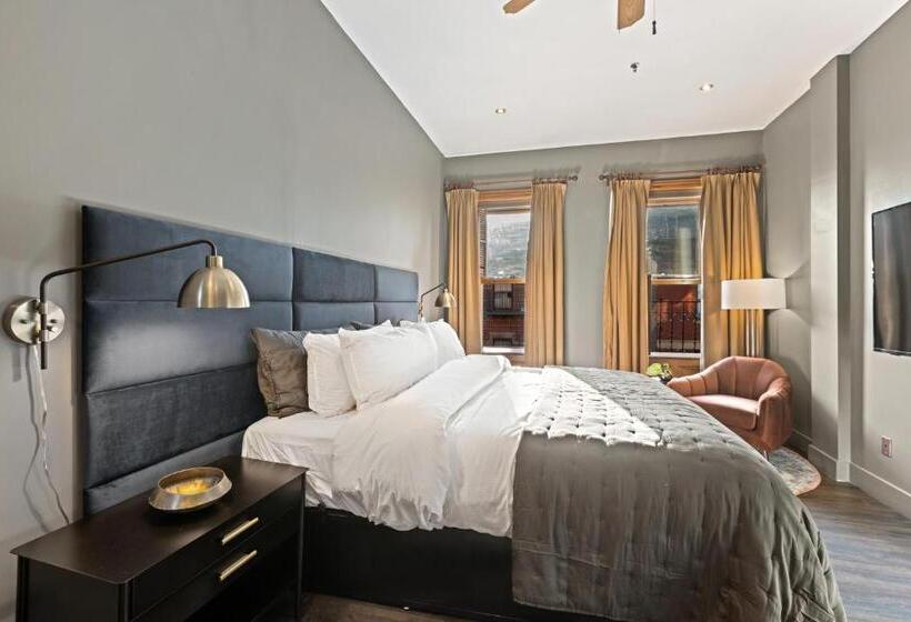 小型套房, The Historic Blue Moon Hotel NYC