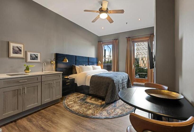 标准间带阳台, The Historic Blue Moon Hotel NYC