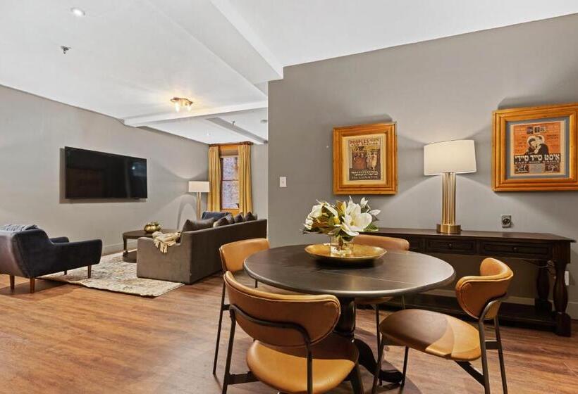 家庭套房, The Historic Blue Moon Hotel NYC