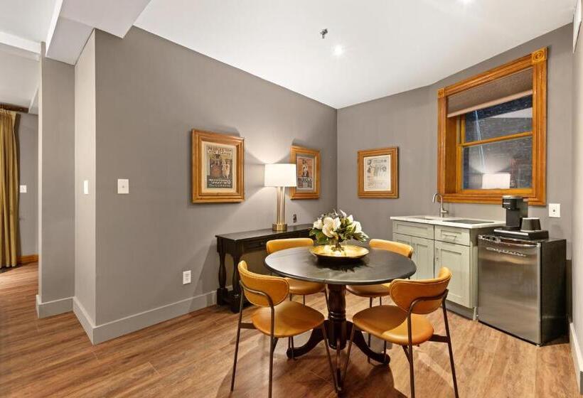 家庭套房, The Historic Blue Moon Hotel NYC