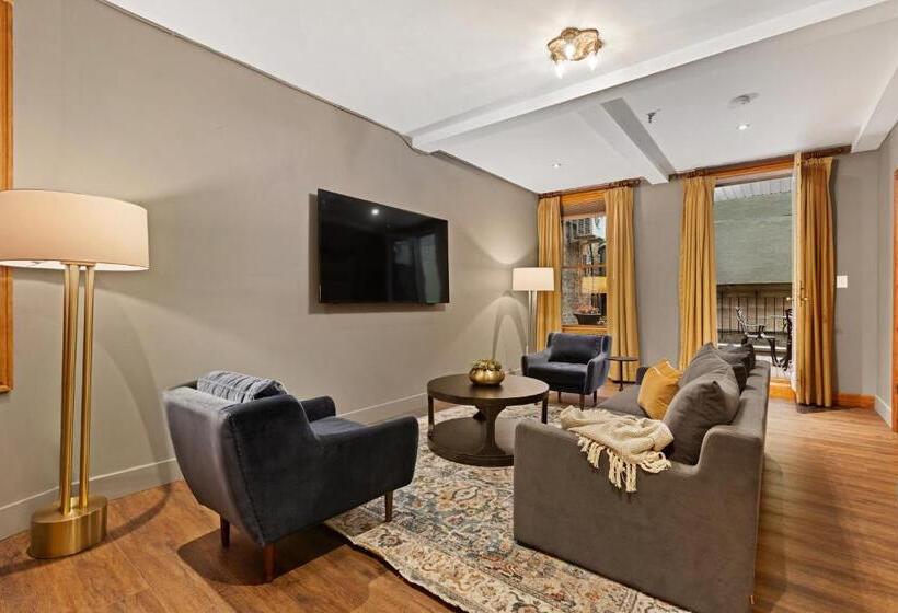 家庭套房, The Historic Blue Moon Hotel NYC