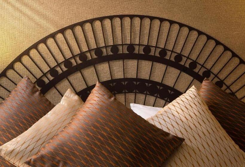 标准三人间, Espace Champerret