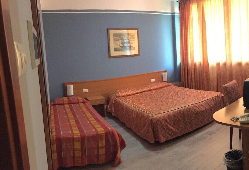 スタンダードトリプルルーム, Garda