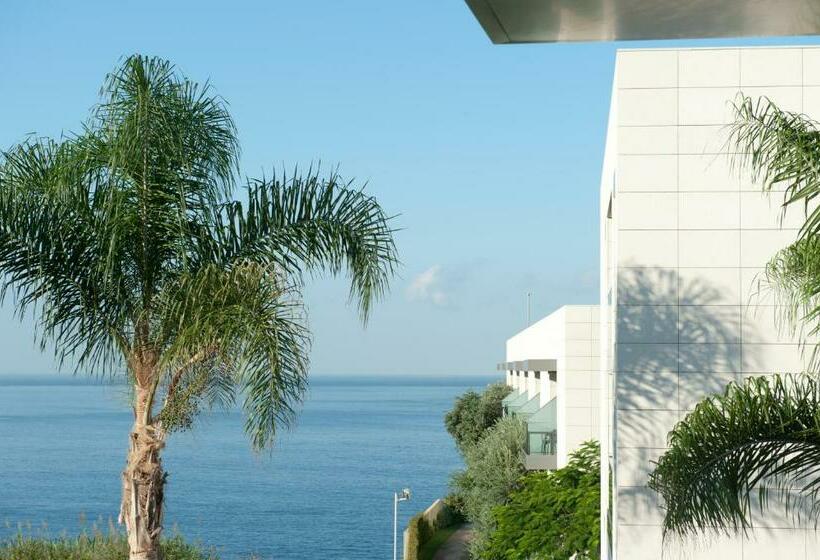 サイドオーシャンビュースタンダードルーム, Golden Residence