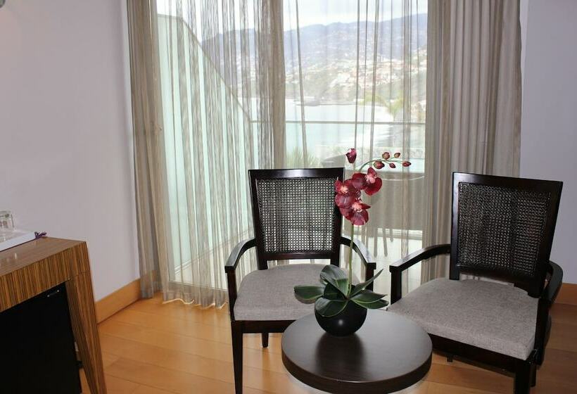 스탠다드 룸 측면 바다 전망, Golden Residence