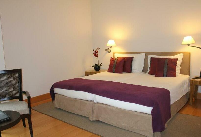 スタンダードインサイドビュールーム, Golden Residence