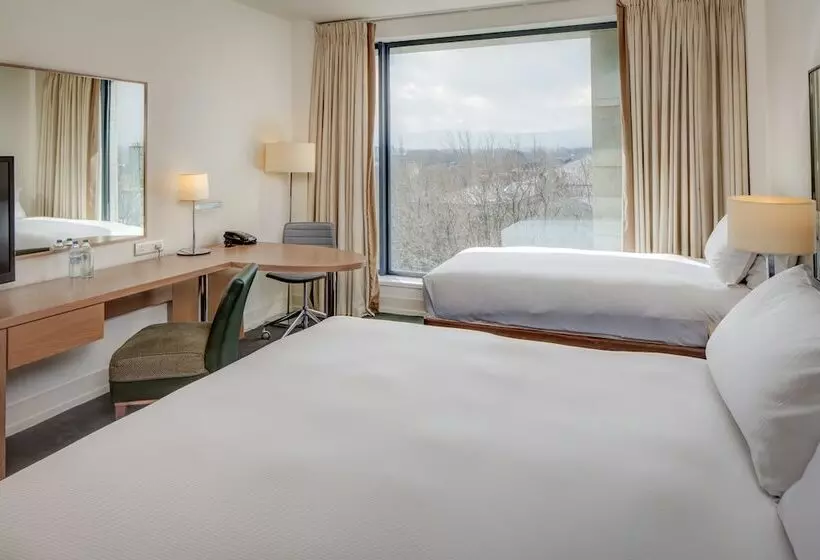 اتاق خانوادگی, Hilton Dublin Kilmainham
