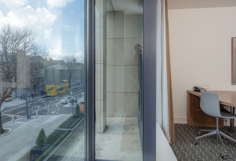 اتاق استاندارد با چشم‌انداز, Hilton Dublin Kilmainham