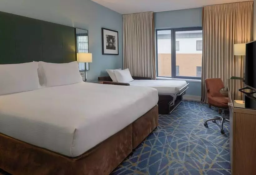 اتاق خانوادگی, Hilton Dublin Kilmainham