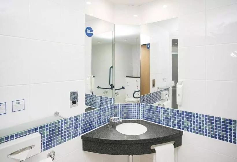 اتاق استاندارد برای معلولان, Holiday Inn Express Antrim, An Ihg