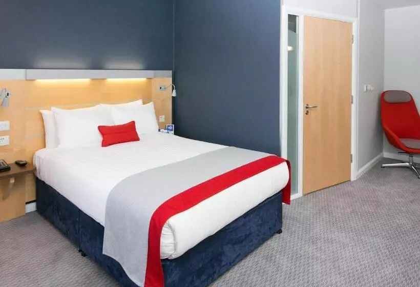 اتاق استاندارد برای معلولان, Holiday Inn Express Antrim, An Ihg