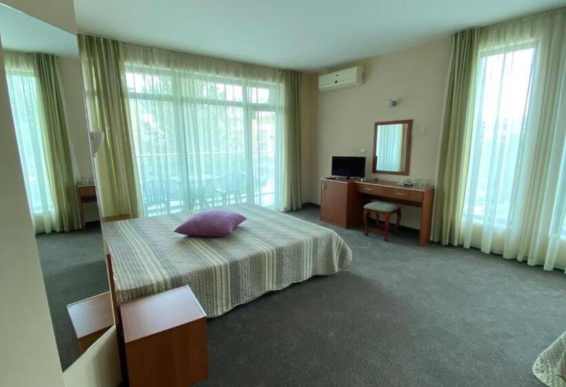 Номер Стандарт Трехместный, L&B