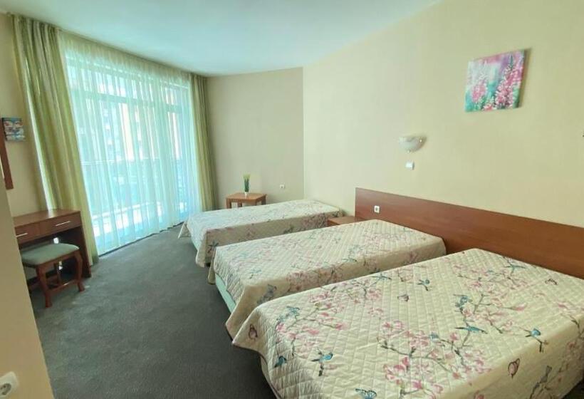 Номер Стандарт Трехместный, L&B