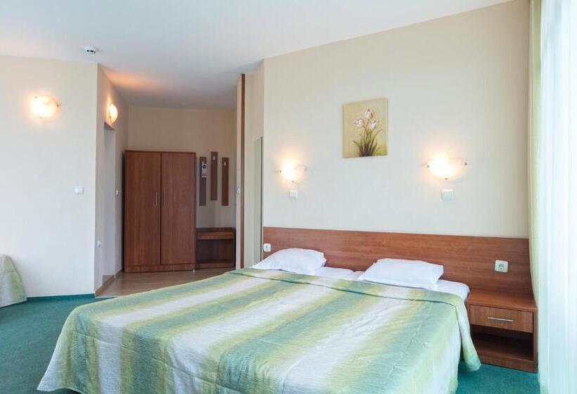 Номер Стандарт Трехместный, L&B