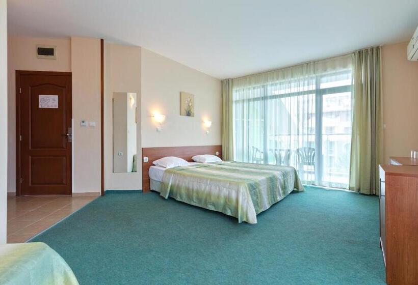 Номер Стандарт Трехместный, L&B