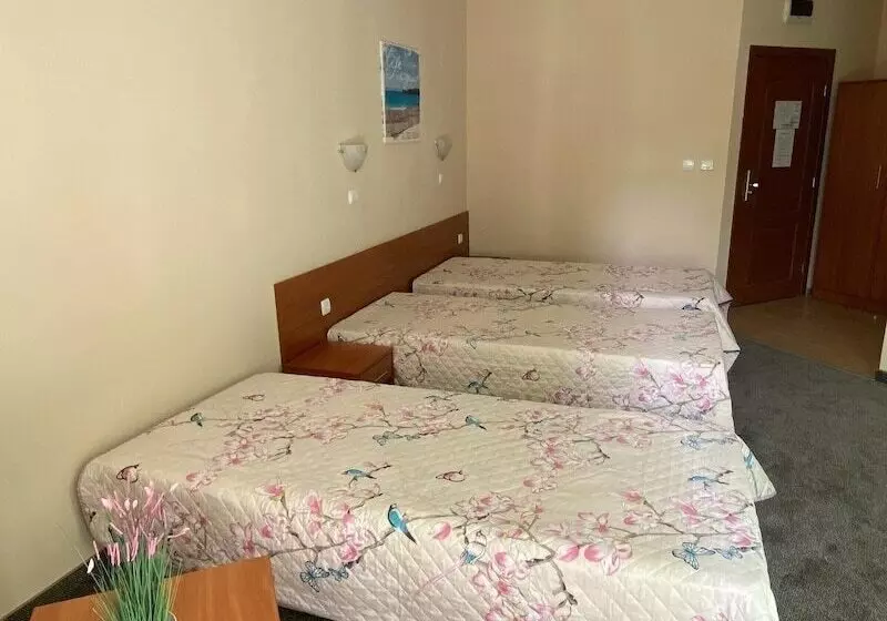 اتاق استاندارد سه نفره, L&B