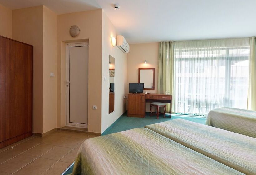 Номер Стандарт Трехместный, L&B