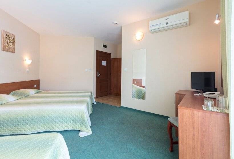 Номер Стандарт Трехместный, L&B