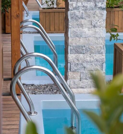 اتاق لوکس, Lago