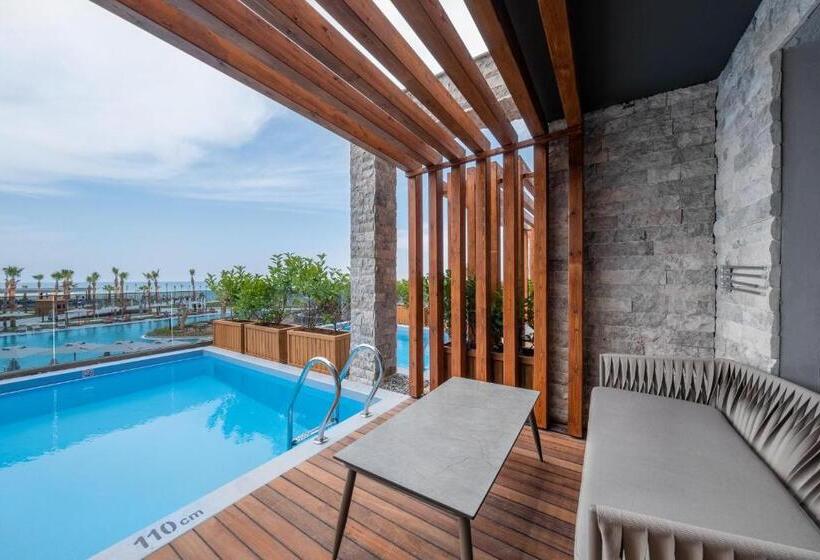 اتاق لوکس با چشم‌انداز دریا, Lago