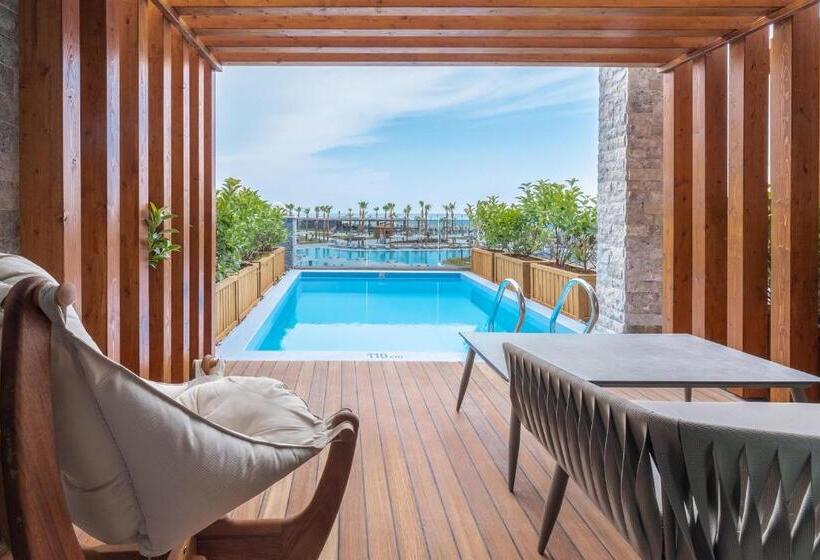 اتاق لوکس با چشم‌انداز دریا, Lago