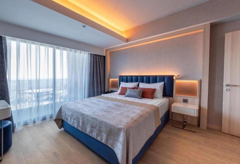 اتاق خانوادگی, Lago