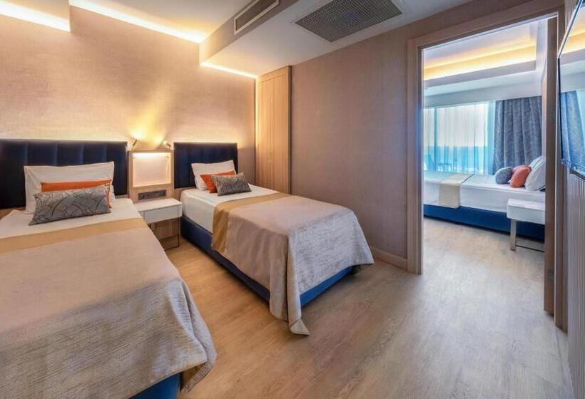 اتاق خانوادگی با چشم‌انداز دریا, Lago